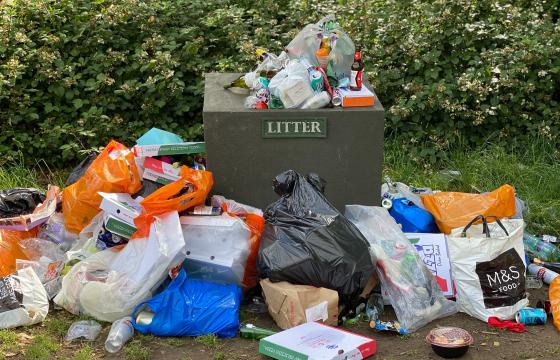 Photo of litter piled up 